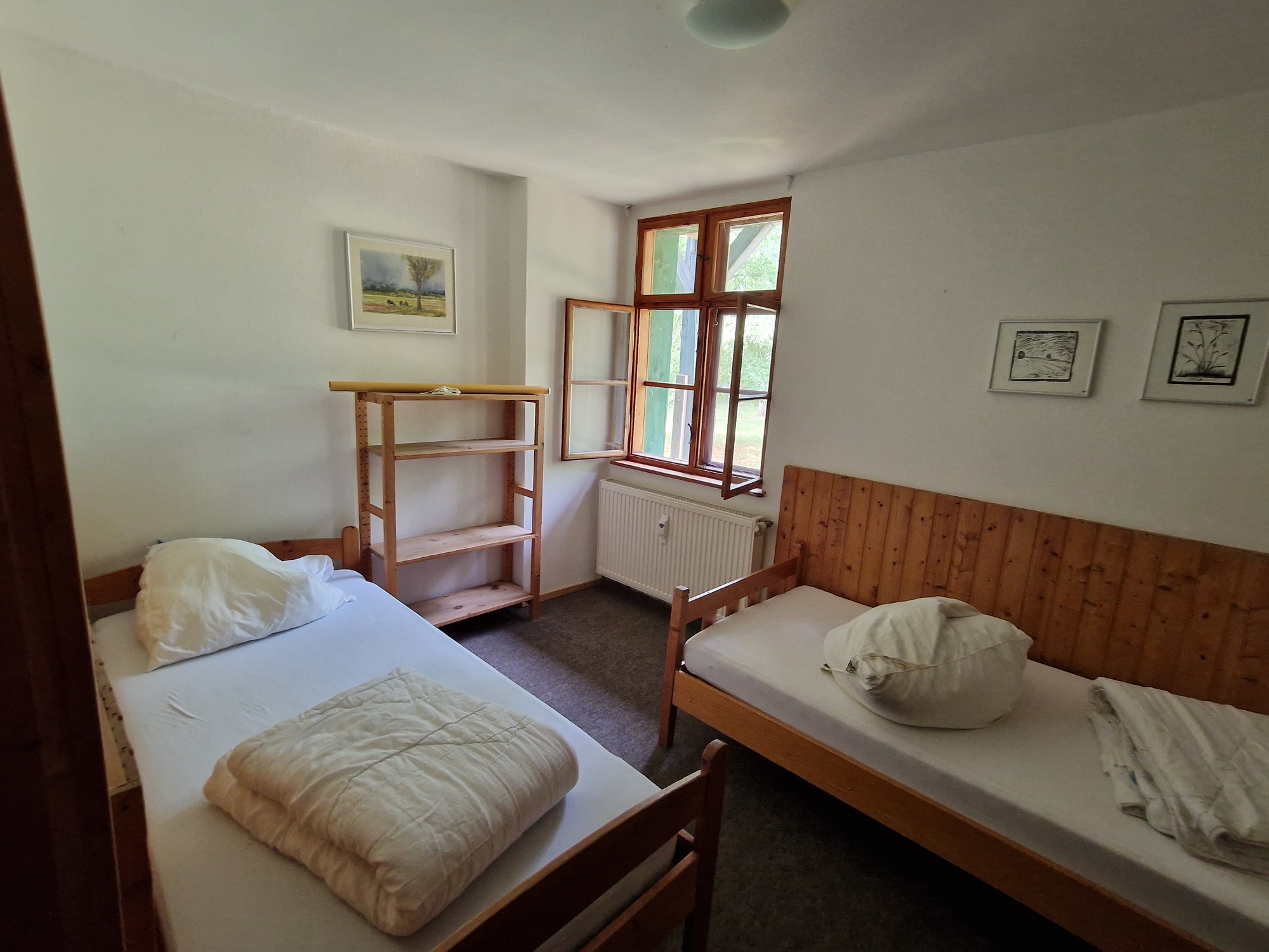 Zweibettzimmer mit zwei Einzelbetten